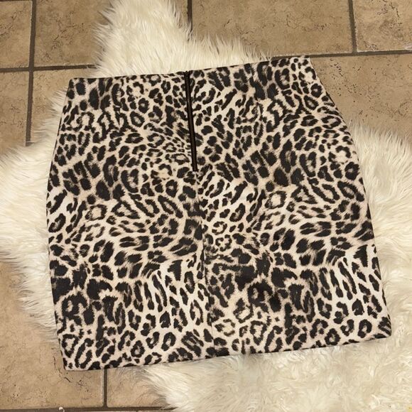 CAbi 4609 Sophia Leopard Print Stretch Mini Skirt - Picture 8 of 9